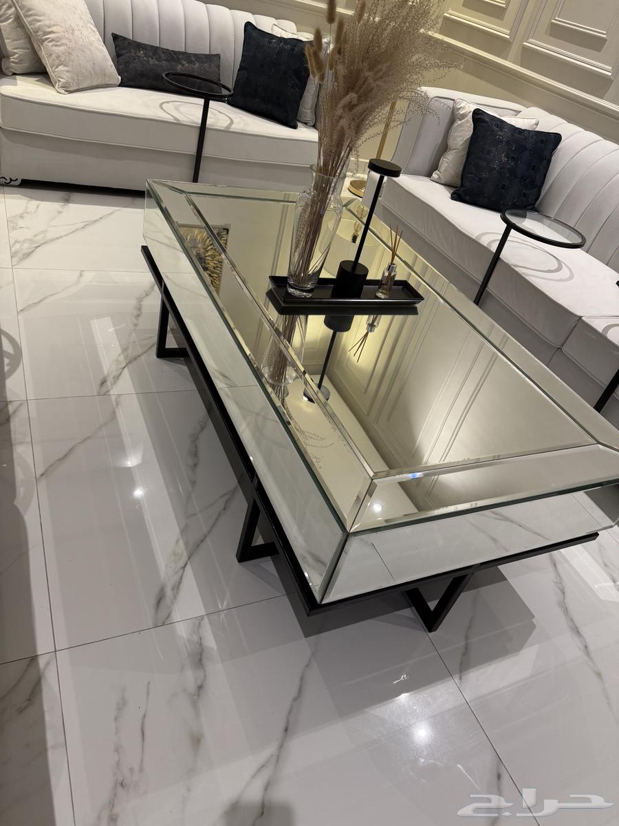 Luxurious table with four service tables64536210052098110