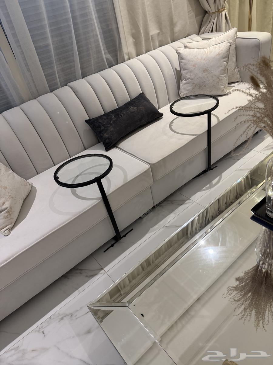 Luxurious table with four service tables64536210052098113