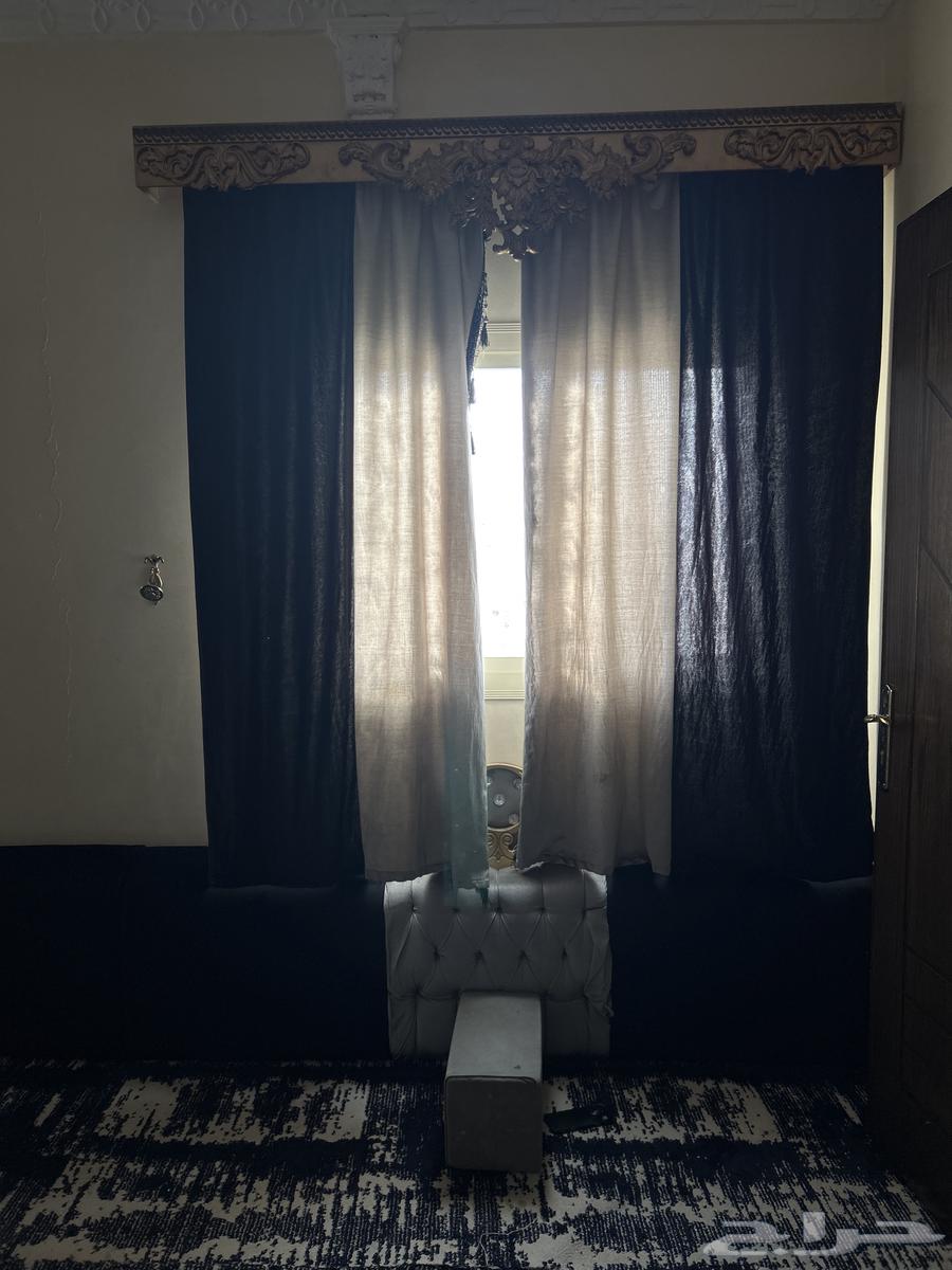 مجلس كامل للبيع جديد 3 ستائر و3 ثريات و مساند ومراكي64539754051842110