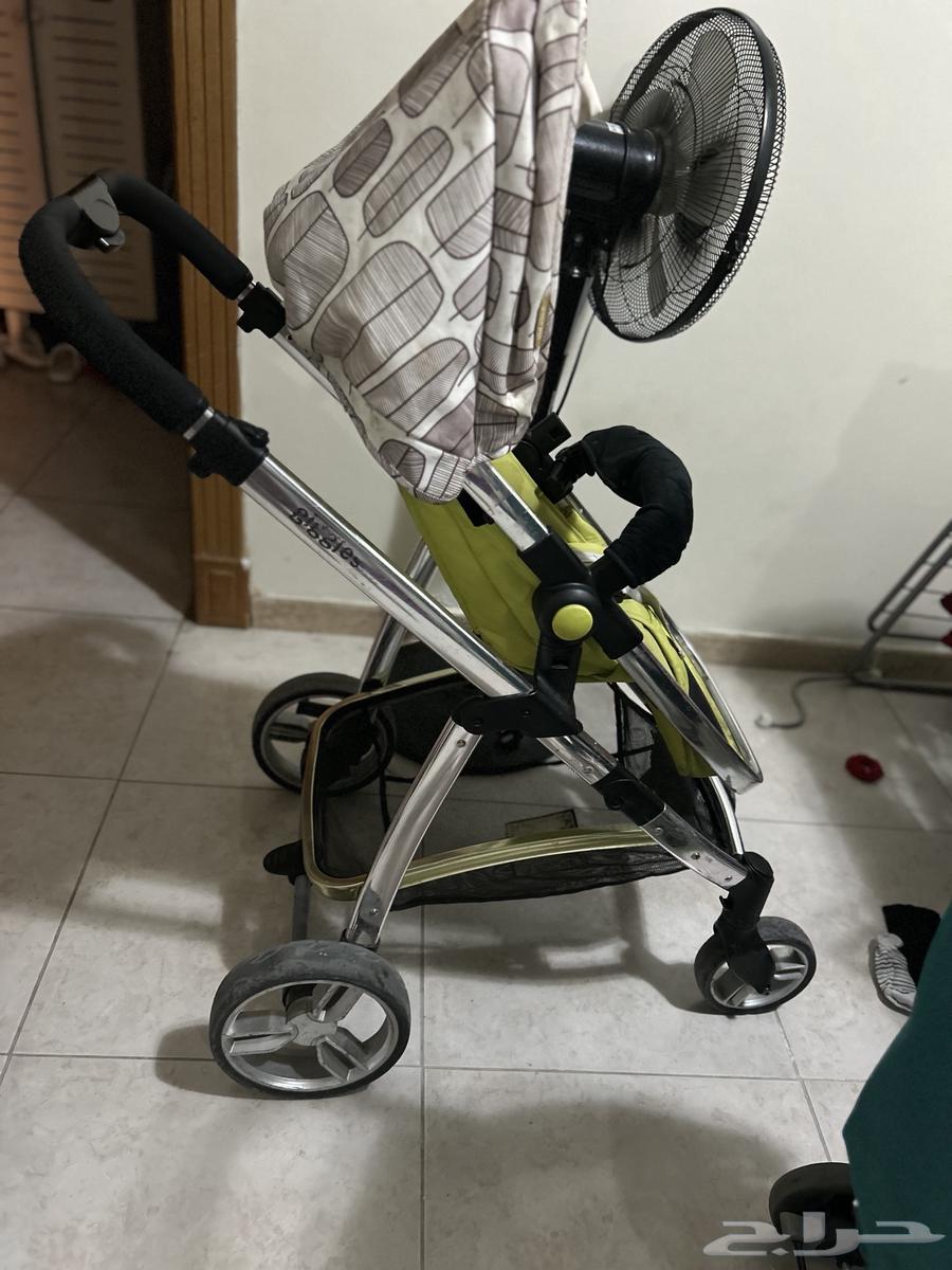 Children's car priced at 1200 with a feature to change the seat direction64538541969409112