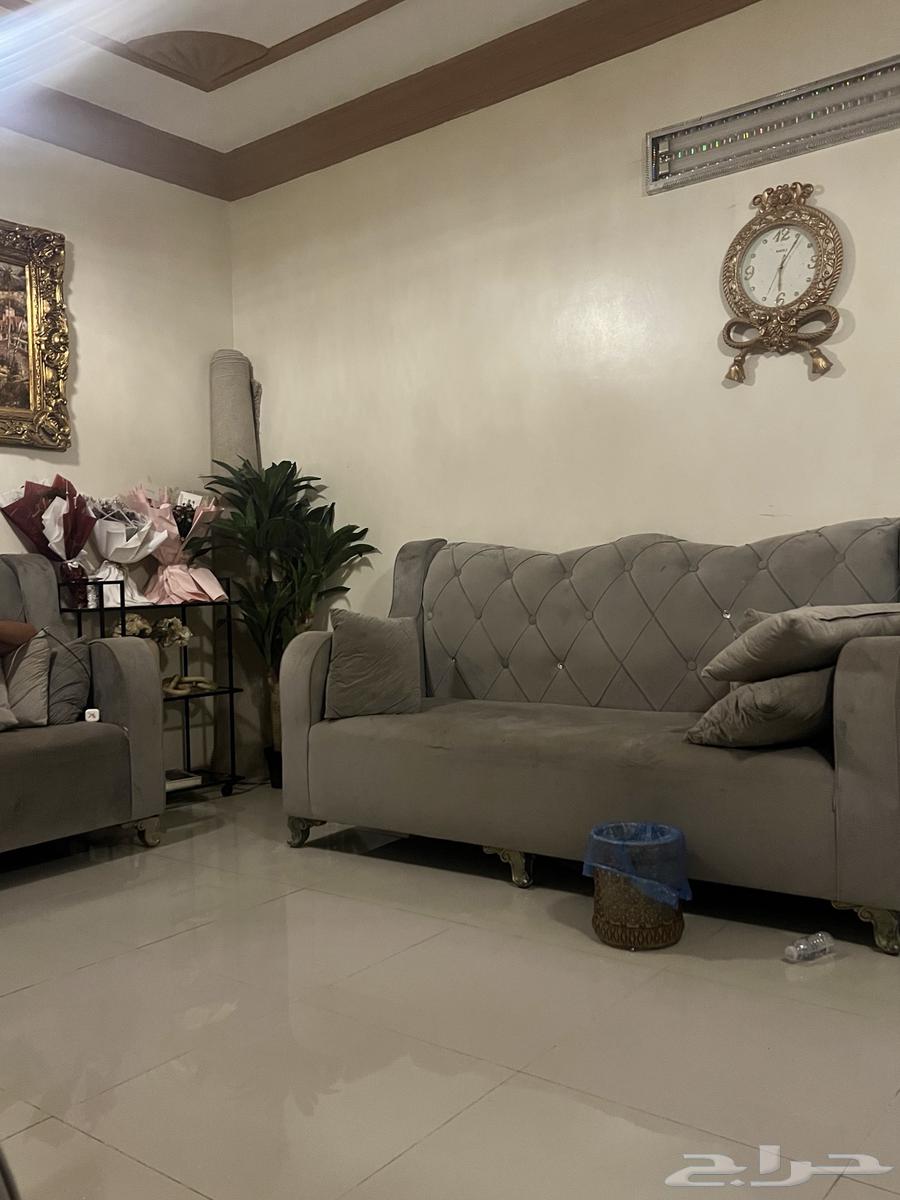 كنب خمس قطع ثلاث كبار ثلاث نفر واثنتين نفر الكنب وحده مكسور64536252016770111