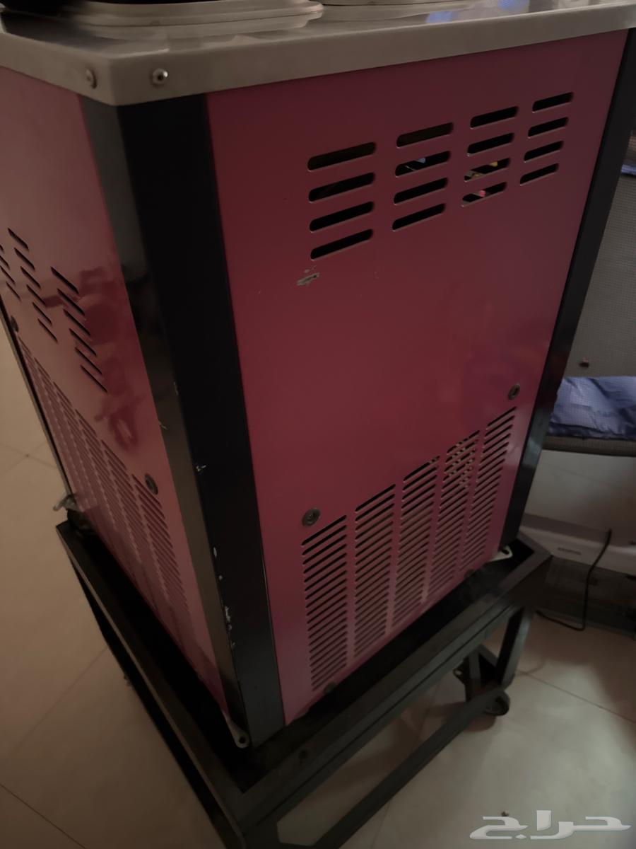 Ice cream machine with base, used, clean and working64539415143553112