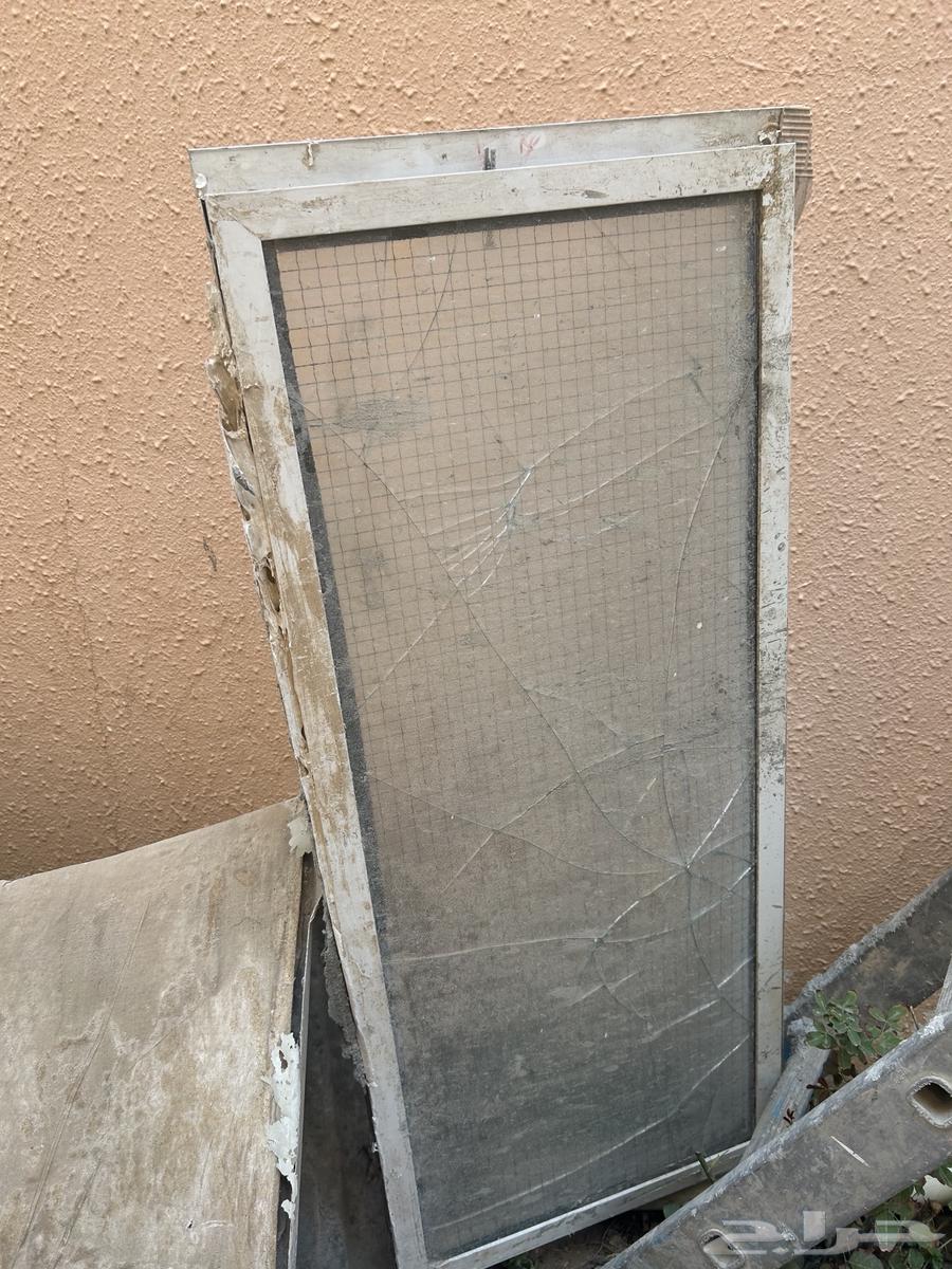 اغراض مواد بناء ( ارفف  قطع حديد   الوح وشبوك64540124440195113