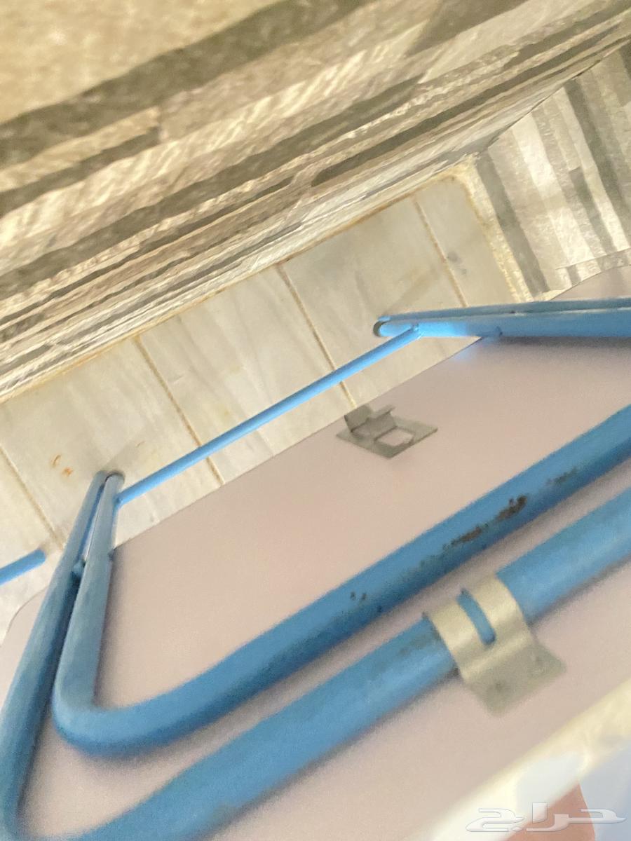 طاولة اصلية مافيها الا خدشات بسيطه.64537407783937112