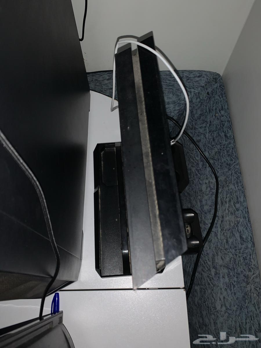 سوني فور للبيع مع قيور مدخل شاحن خرب كلهن لاكن يمديك تشحنه64538659474433110