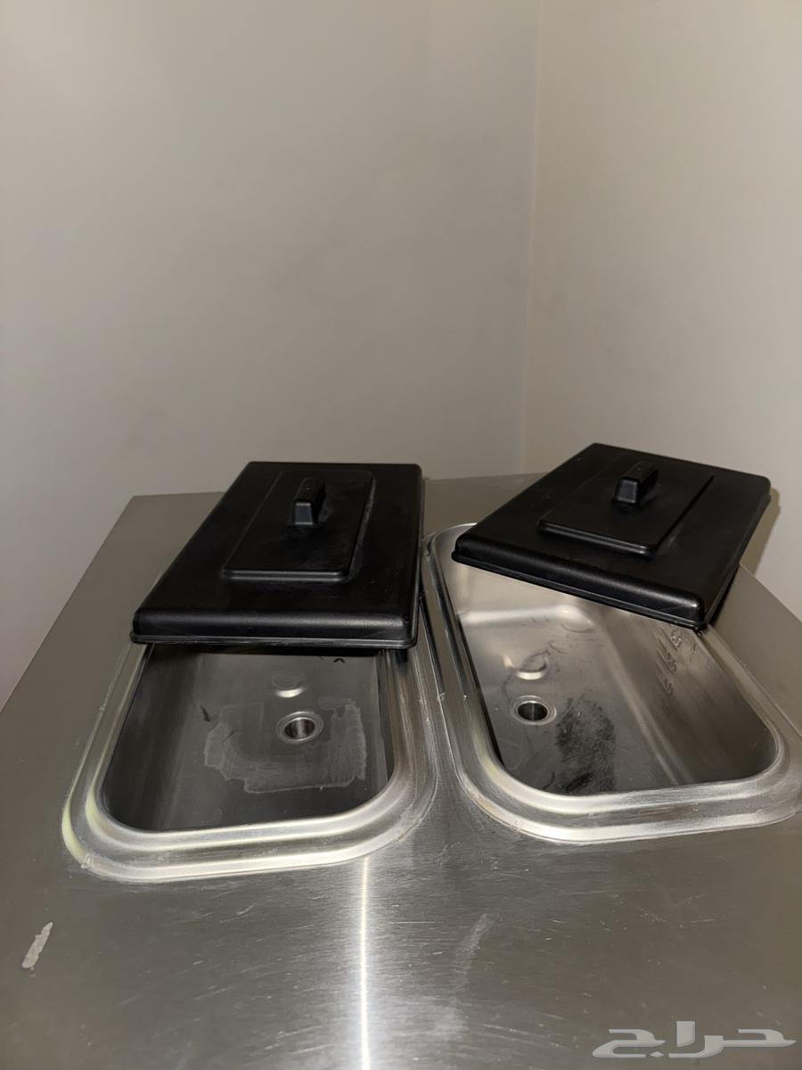 Ice cream machine with base, used, clean and working64539415143553113