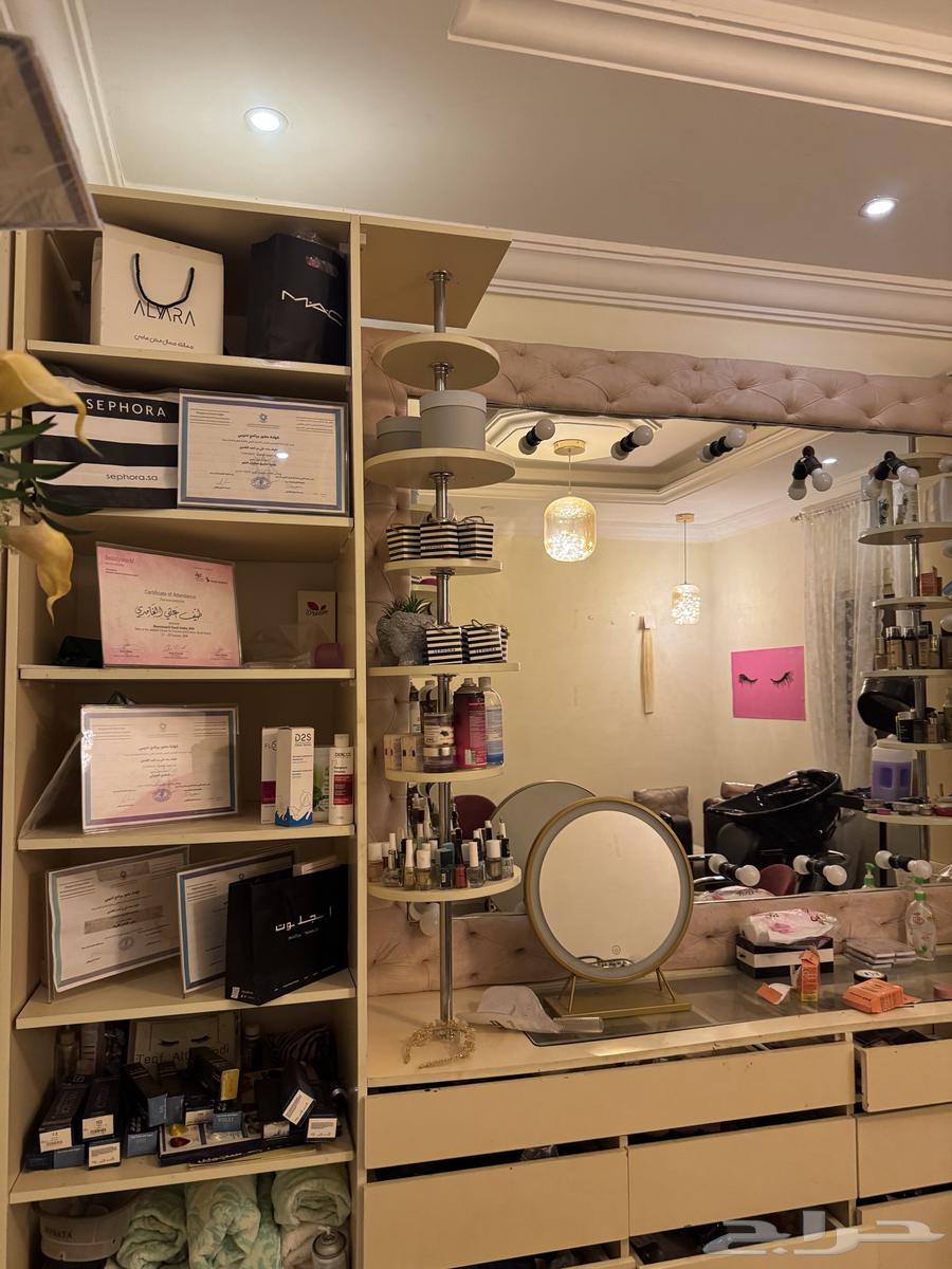 تسريحة مكياج مع اظائات جديدة وكبيرة ب 2000 قابل لتنازل64542557887618111