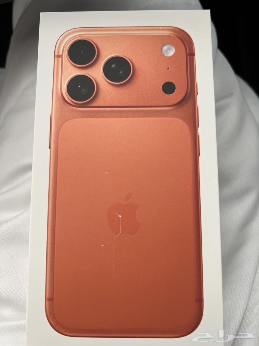 ايفون air سماوي . وآيفون برو برتقالي iPhone 1764541321485442112