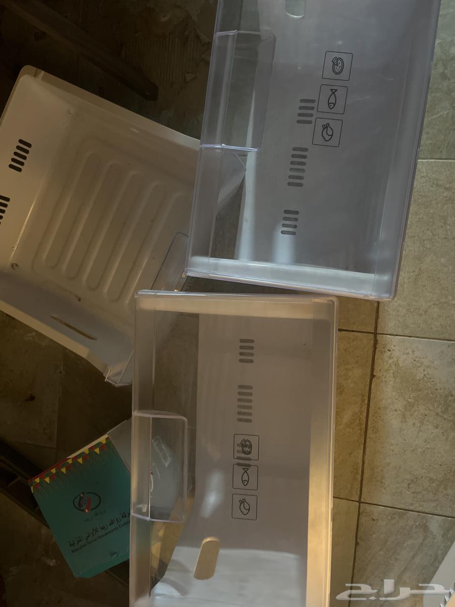 6رفوف فريزر نظيفه وسليمه للبيع السعر 200 قابل للتفاوض64538021870594112
