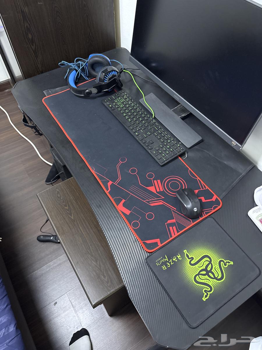 PC for sale with monitor and table64535624679041114