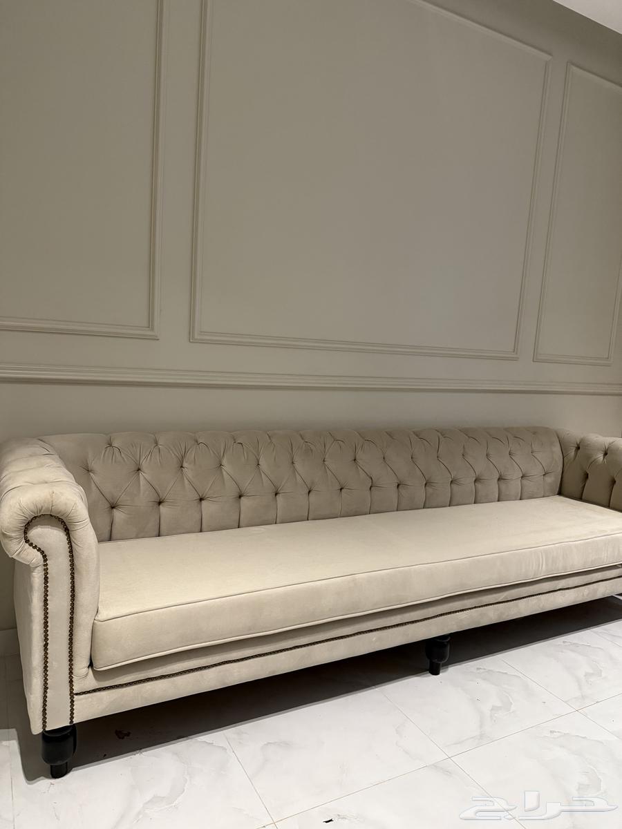 كنبتين الأولى تاخد من 5.6 أشخاص والثانيه تاخذ من 3 4 الكنب64536321063683111