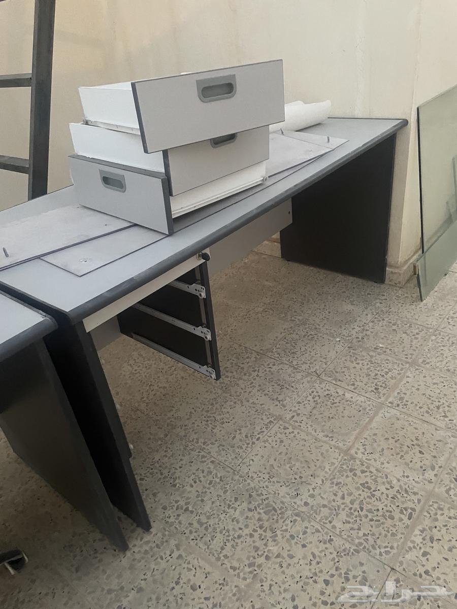 Desks with 4 chairs in excellent condition for 800 (WhatsApp contact only)64540851110914110