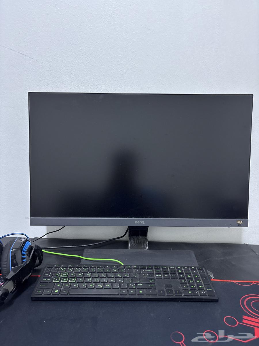 PC for sale with monitor and table64535624679041110
