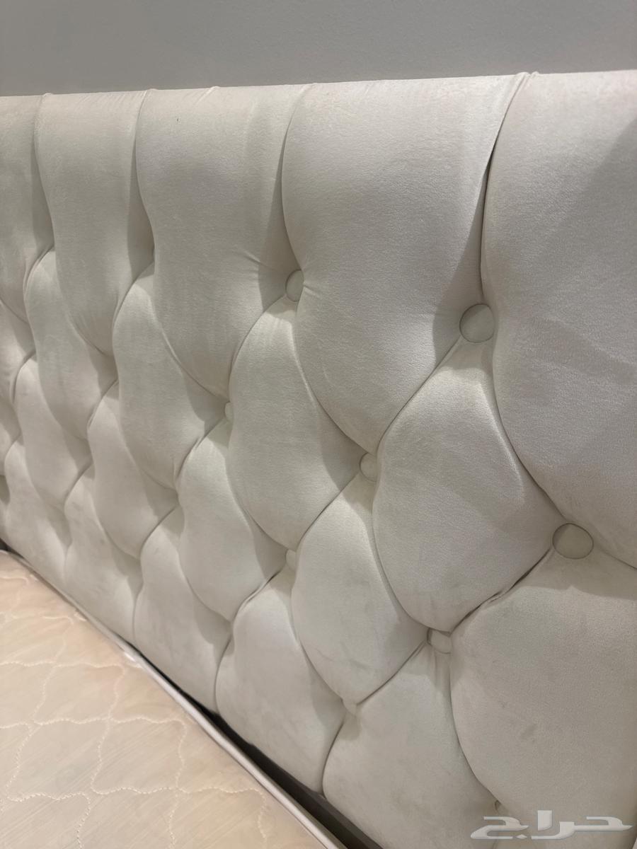 جلسه ارضيه وسرير مع اسفنج ومسرح منزلي للبيع قابل للتفاوض64535750961410111