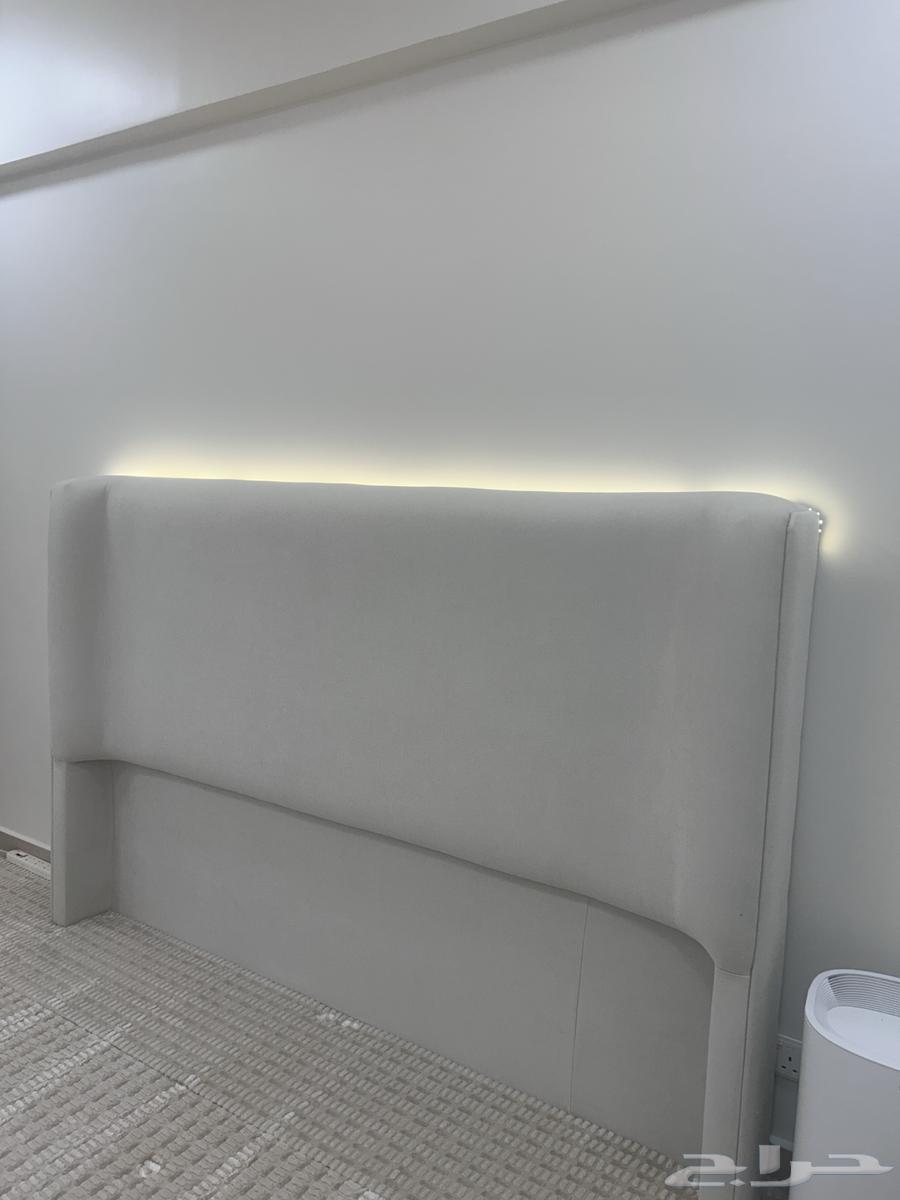 ظهر سرير فاتح سوبر كينق نظيف جدا64541179547265110