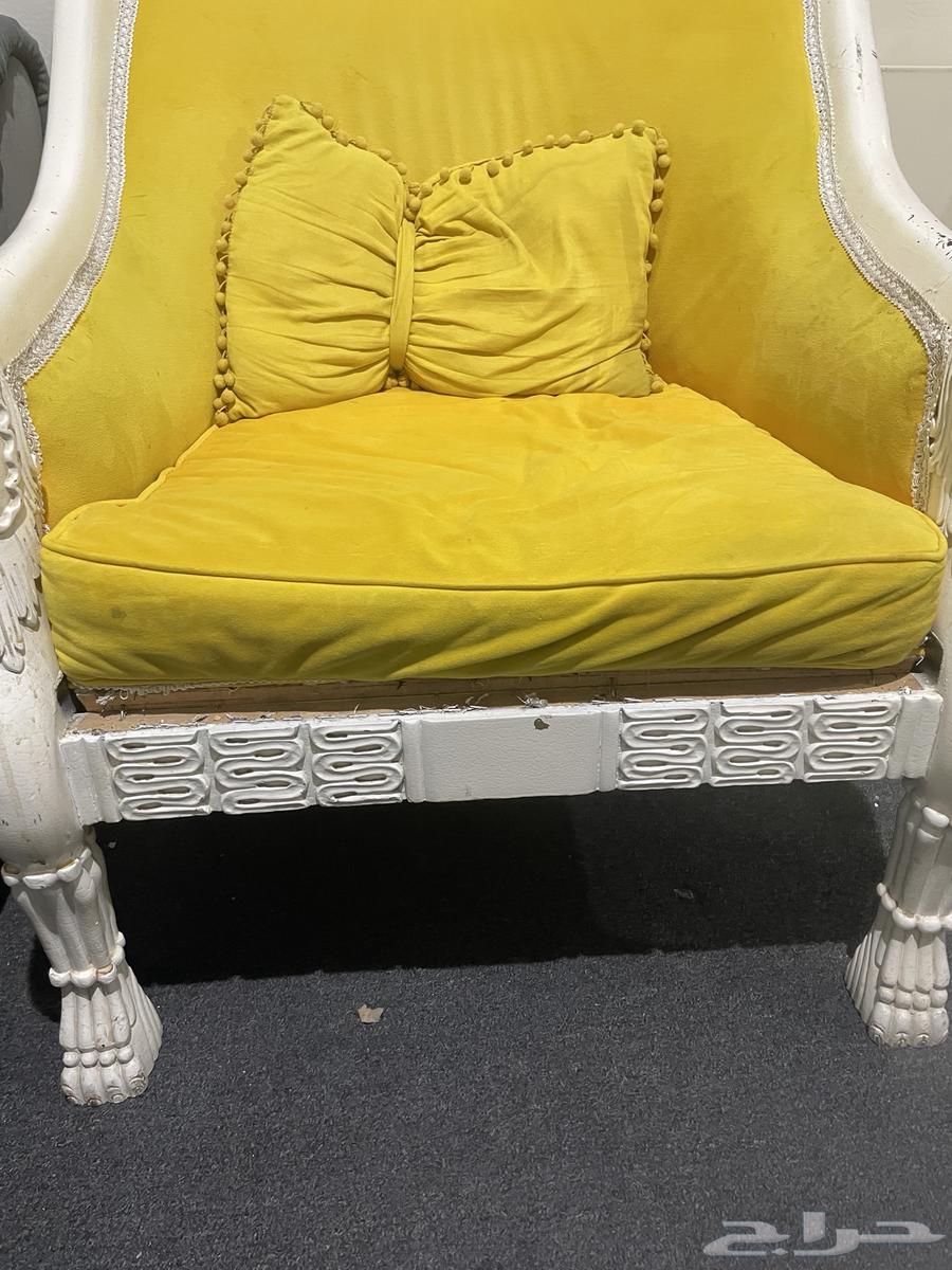 طقم كنب مع كرسيين وطاوله64541878102146111