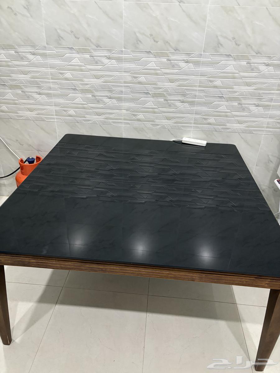 A dining table from Abiat used for only one month64542771588737110