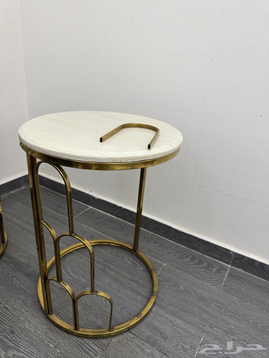 طاوله وسط مع أربع خدمه اشتريتها 1500  البيع لأعلى سوم واحده64542557795713111