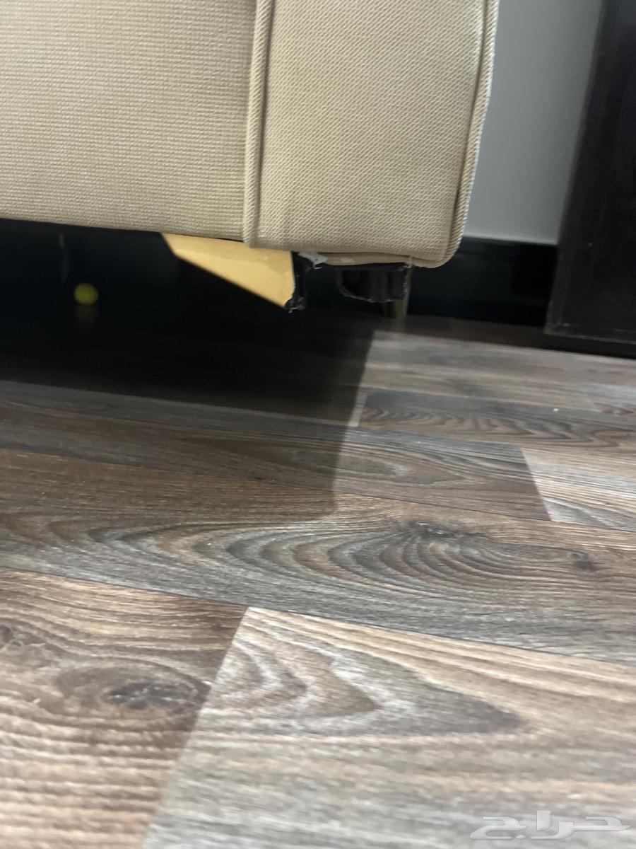 ثلاث قطع كنب للبيع الكنبه الطويله احدى الارجل مثل ماهي واضح64540893477122113