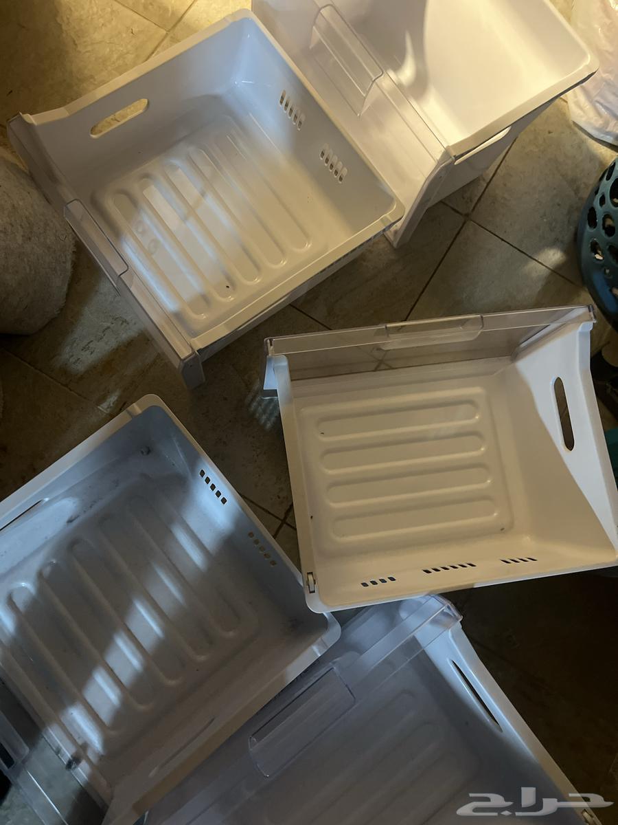 6رفوف فريزر نظيفه وسليمه للبيع السعر 200 قابل للتفاوض64538021870594111