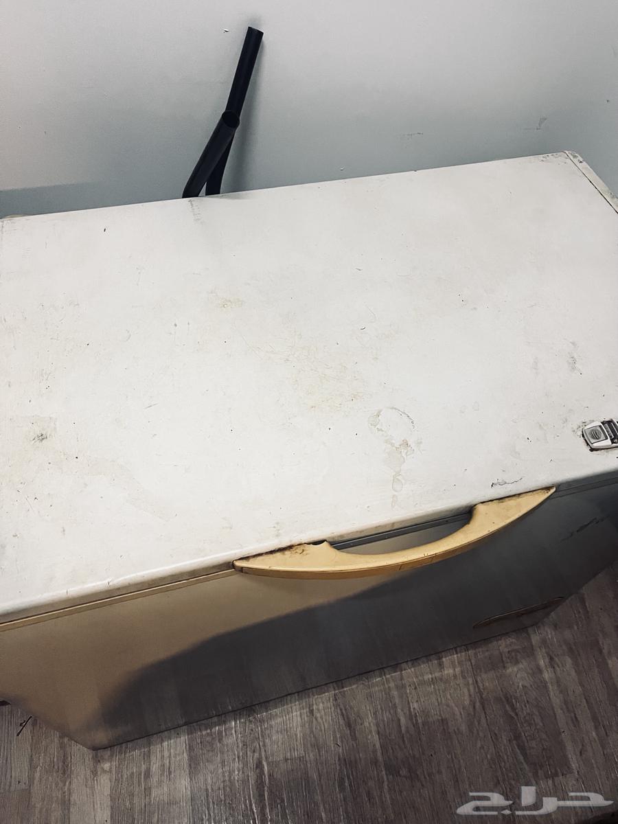 Freezer, refrigerator, and oven all in good condition64541750024577110