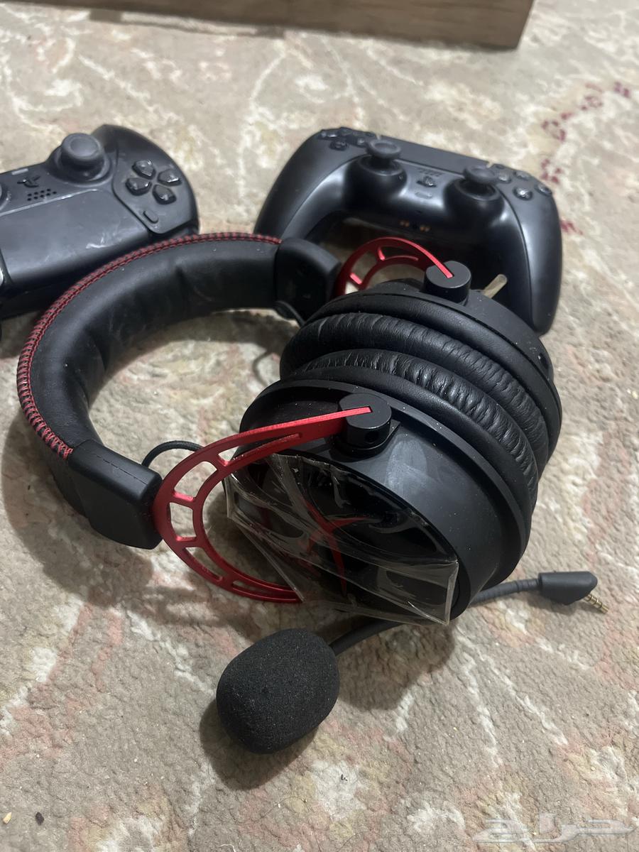 Headset and modified Sony mouse hand controller64539768348417111