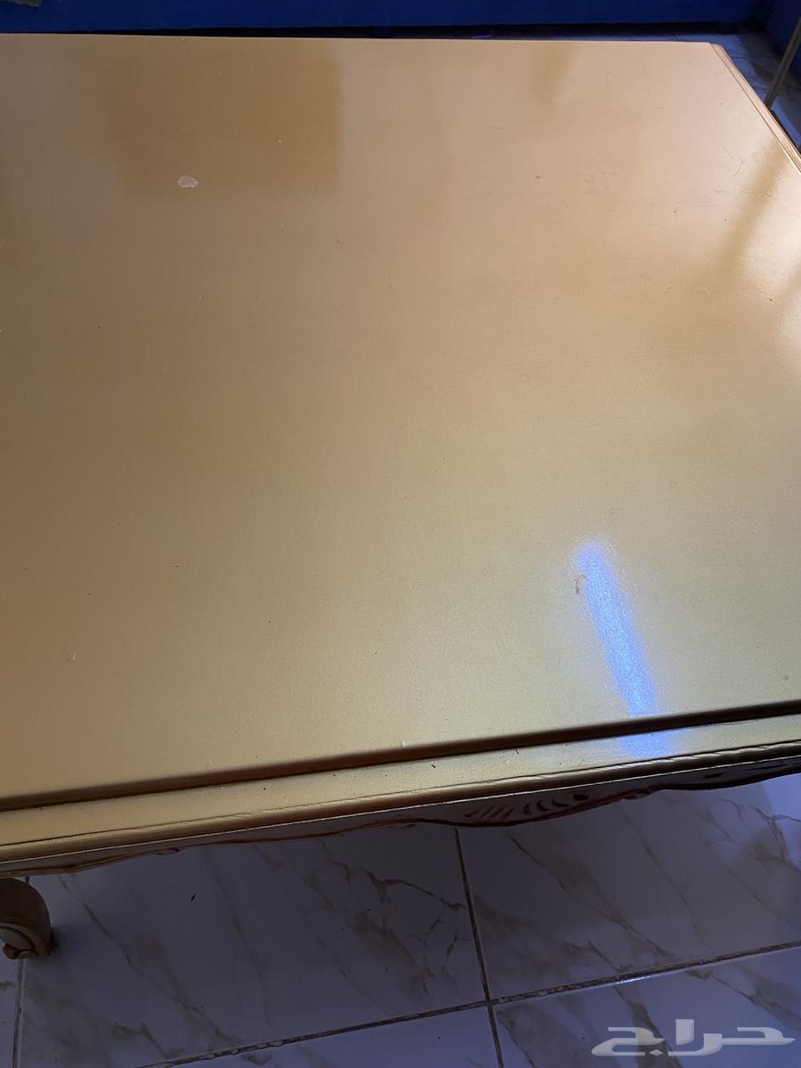 Golden guest table64537338219394110