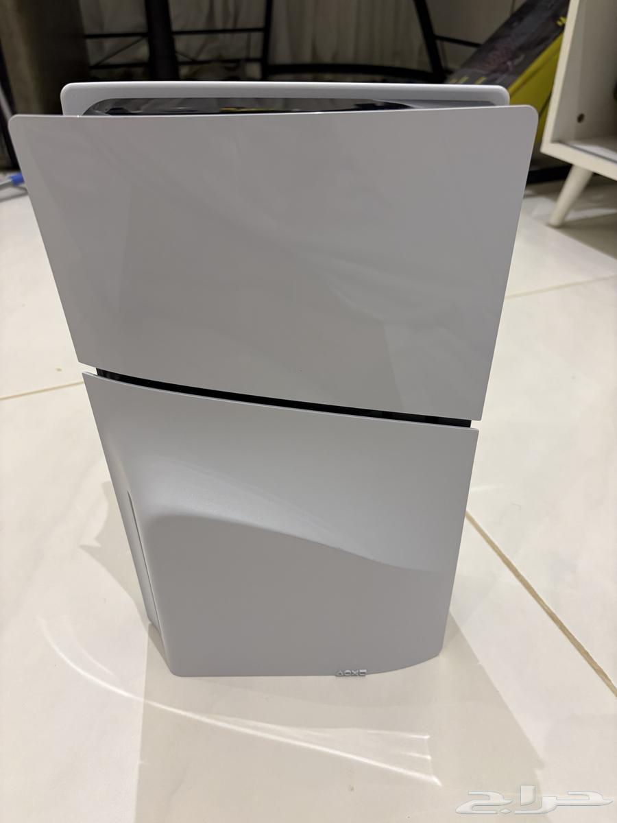 Sony 5 with all its accessories including the box64536112209155111