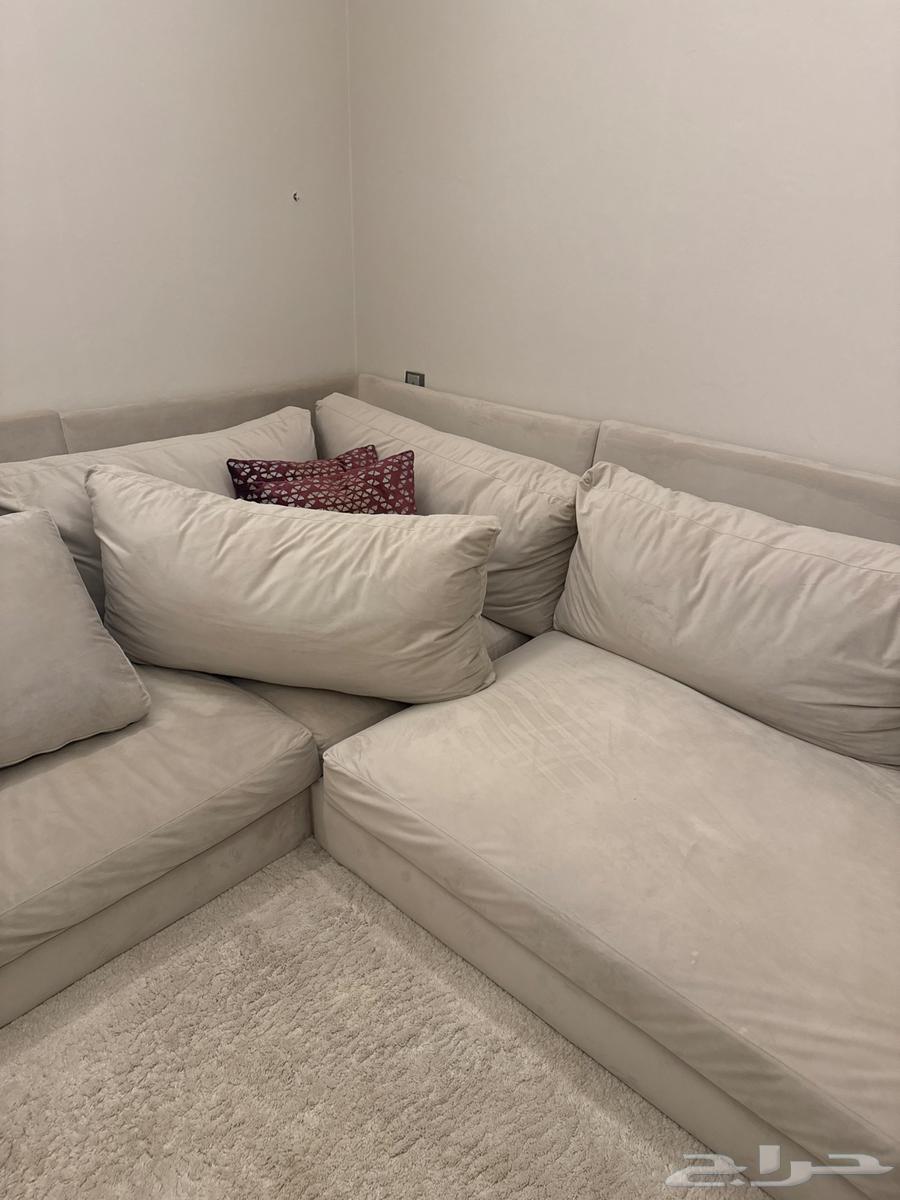 جلسه ارضيه وسرير مع اسفنج ومسرح منزلي للبيع قابل للتفاوض64535750961410114