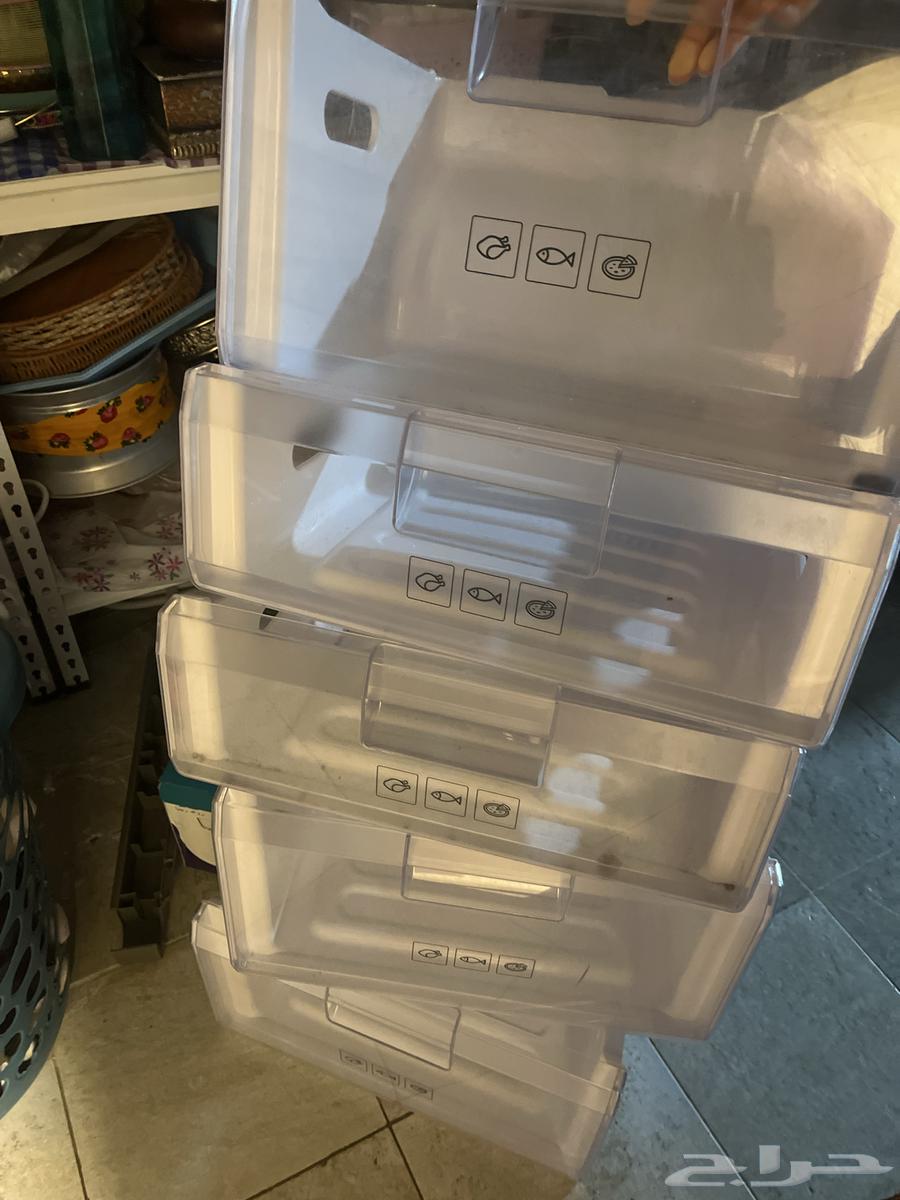 6رفوف فريزر نظيفه وسليمه للبيع السعر 200 قابل للتفاوض64538021870594110