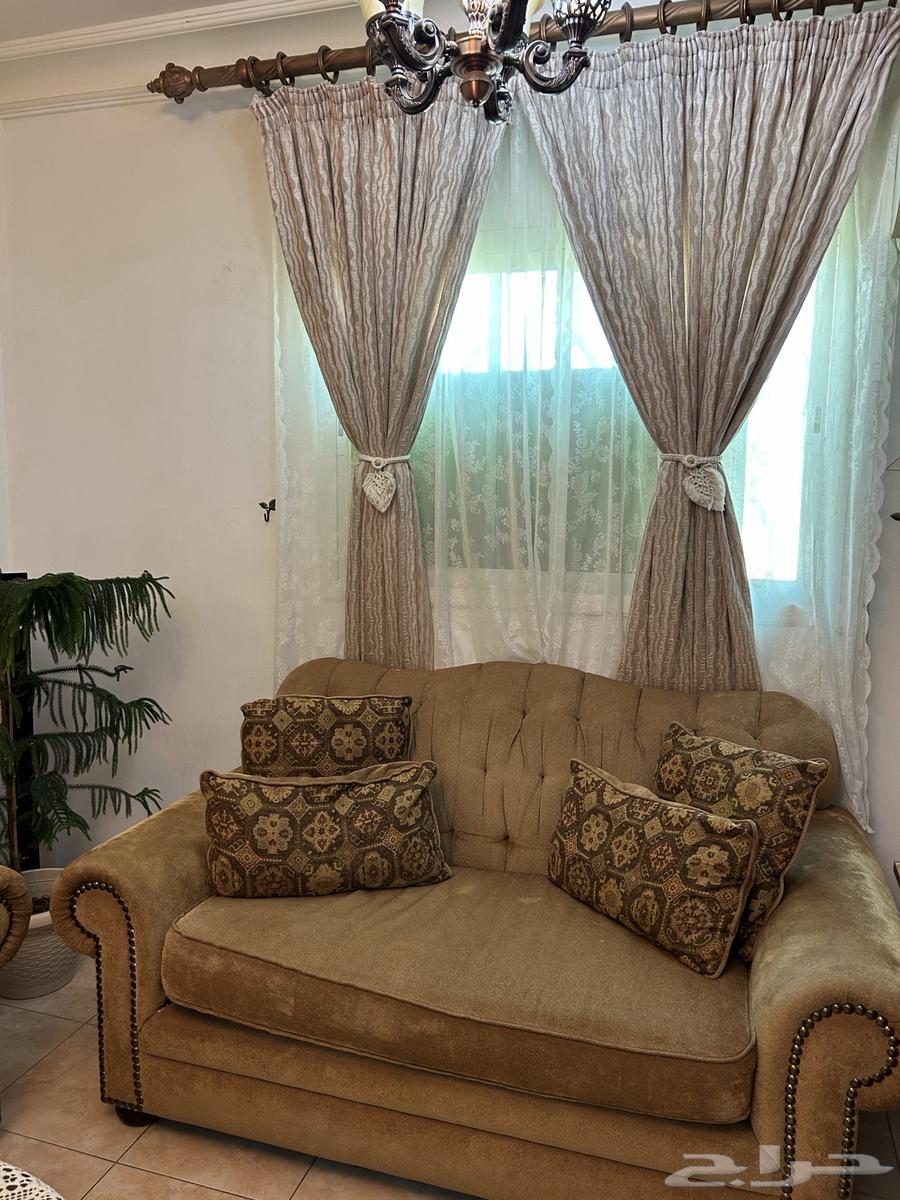 للبيع طقم بحاله جيده جدا64536864658819111