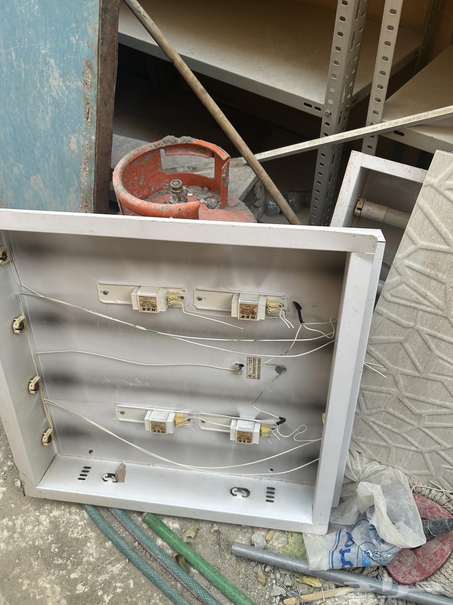 اغراض مواد بناء ( ارفف  قطع حديد   الوح وشبوك64540124440195114