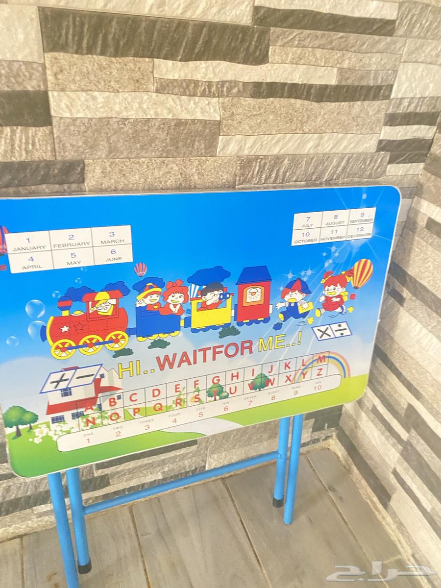 طاولة اصلية مافيها الا خدشات بسيطه.64537407783937111