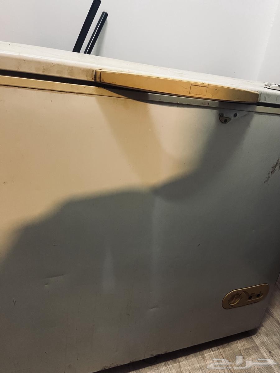 Freezer, refrigerator, and oven all in good condition64541750024577111