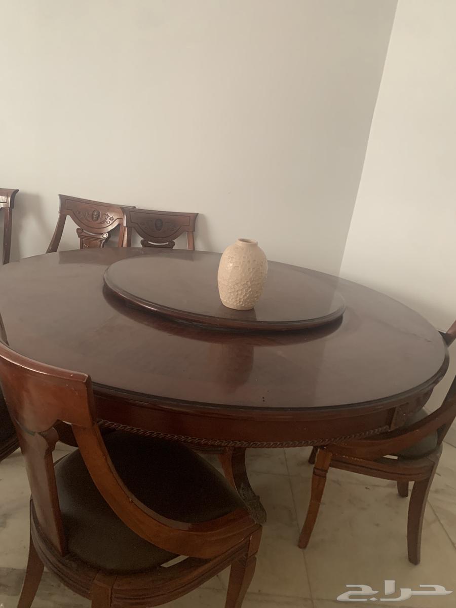 طاوله طعام شبه جديده فيها 8 كراسي خشب طبيعي64536473655426110