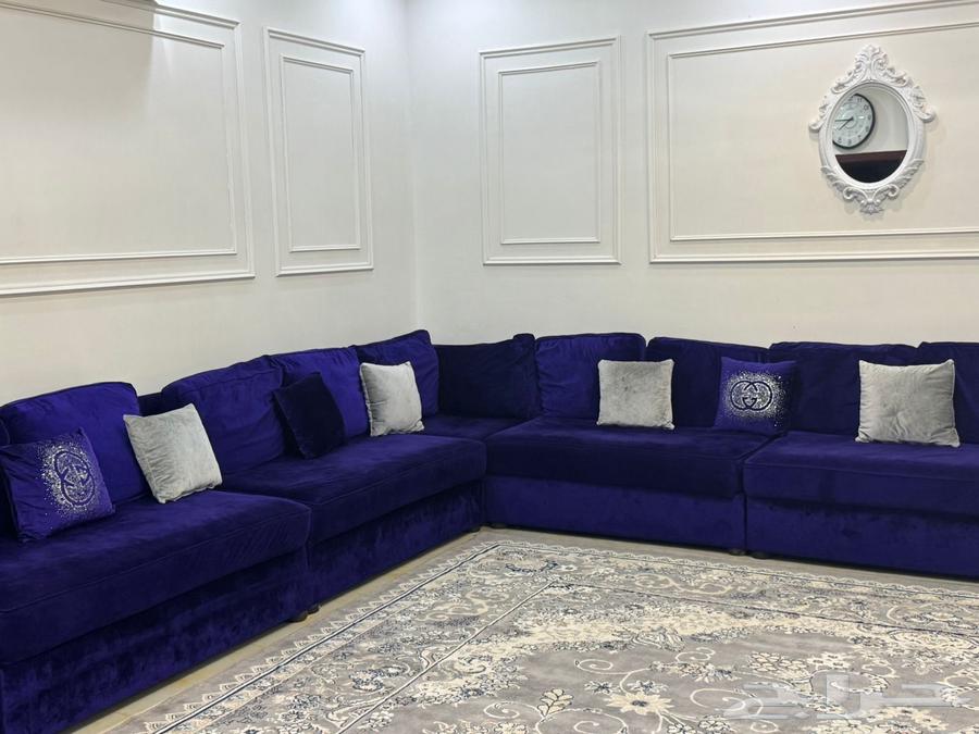 Sofa 10 meters in very excellent condition with a chandelier almost new64542870487426111