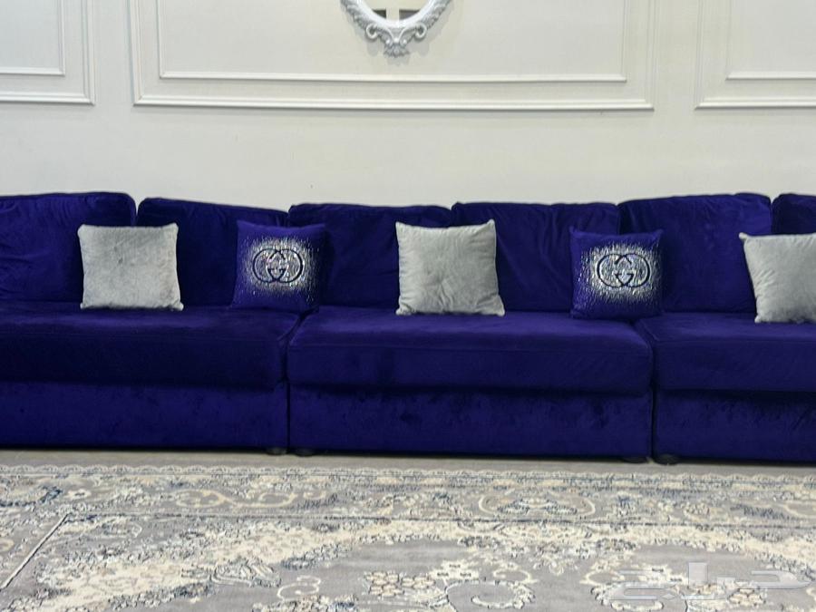 Sofa 10 meters in very excellent condition with a chandelier almost new64542870487426112