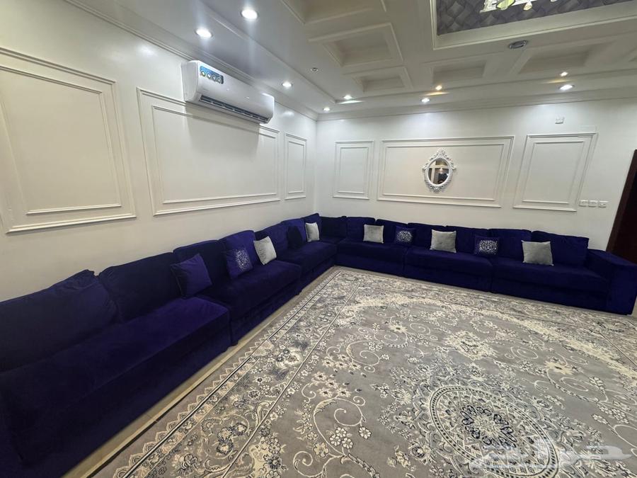 Sofa 10 meters in very excellent condition with a chandelier almost new64542870487426110