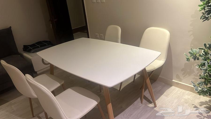 Dining table64540224322818110