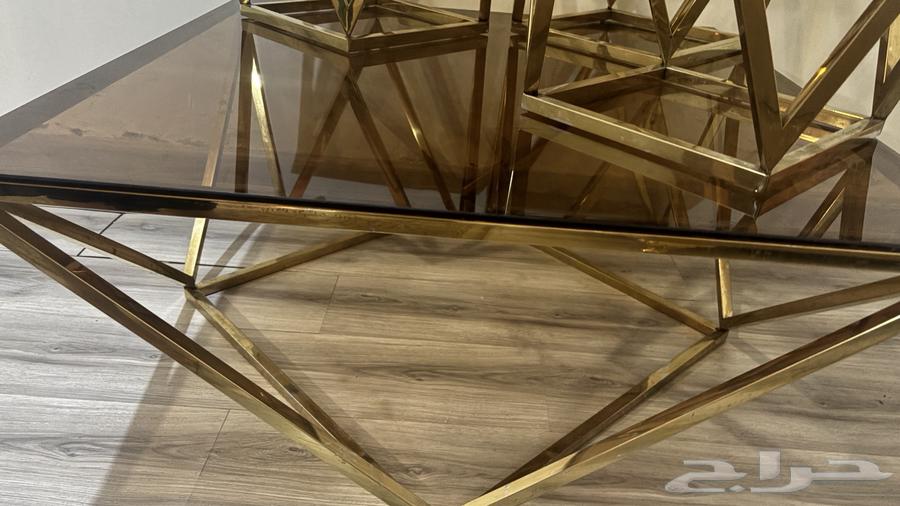 طاولة ضيافه ذهبي قزاز عسلي نظيفه جدا  مافيها اي كسور او صدا64539753994881110