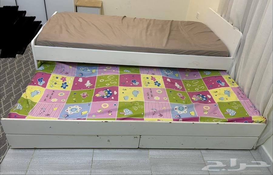 طقمين سريرين من ايكيا مع المراتب ويفتح سرير ثاني تحت درجين64535582676739112