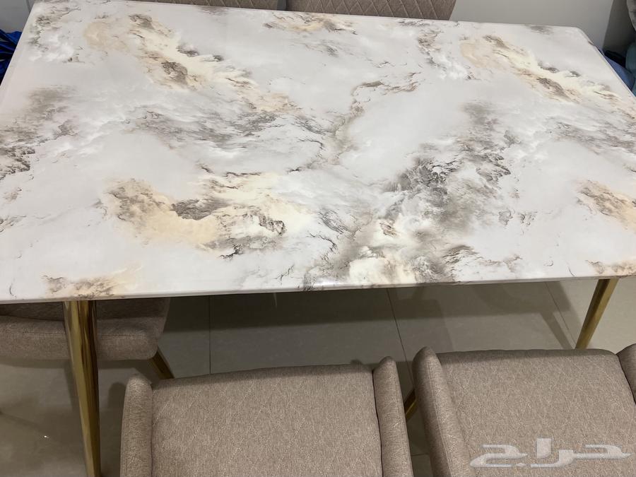 Dining table with five chairs, almost new, clean use for 6 months64537895857793110