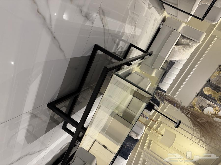 Luxurious table with four service tables64536210052098114