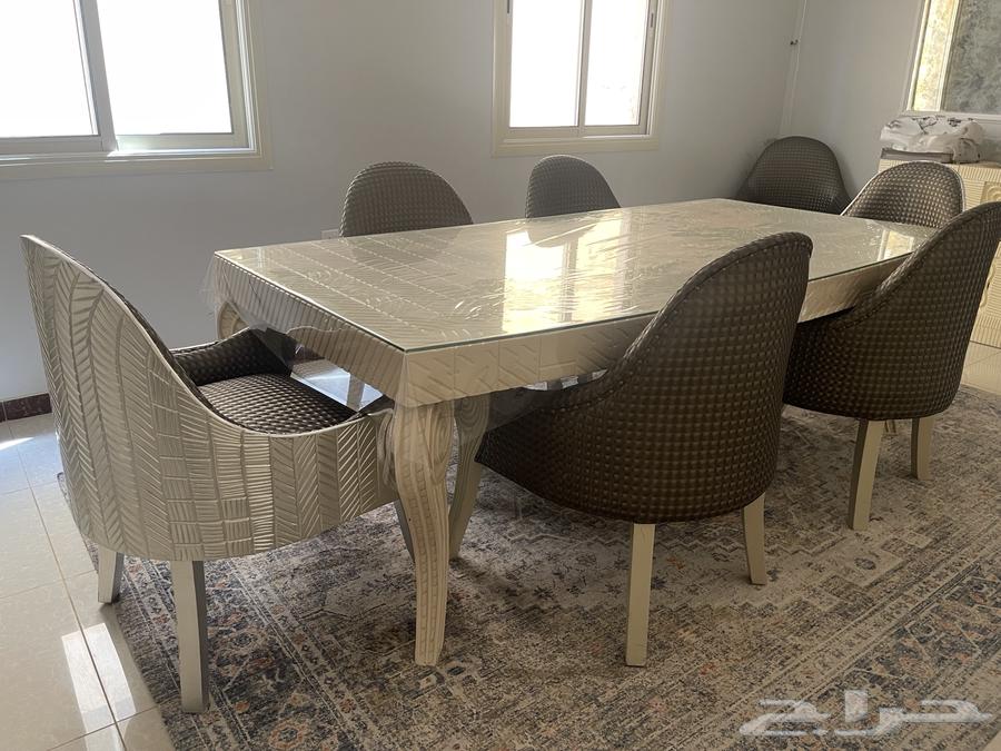 طاولة طعام للبيع64537867818113111