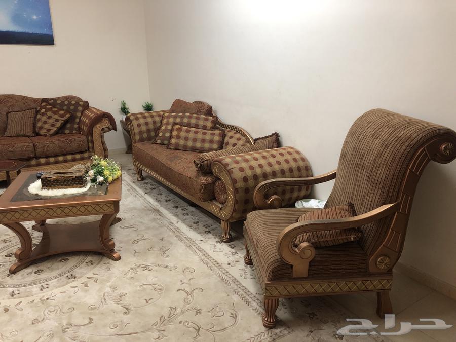 Selling a majlis sofa set without the carpet and with a table64538091970817110