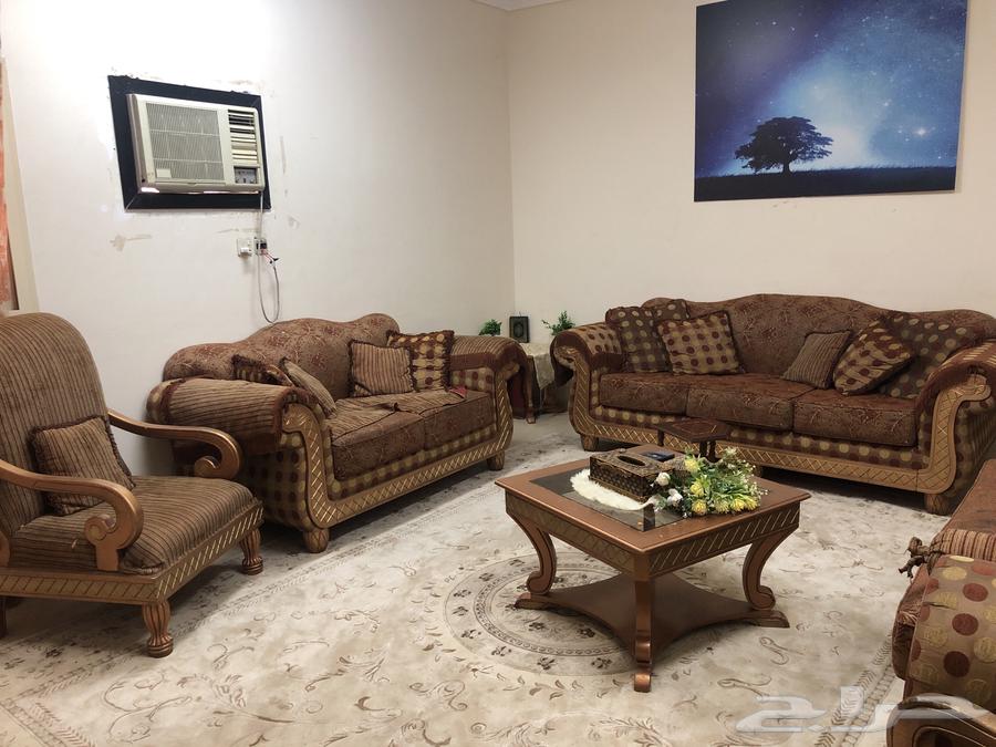 Selling a majlis sofa set without the carpet and with a table64538091970817111