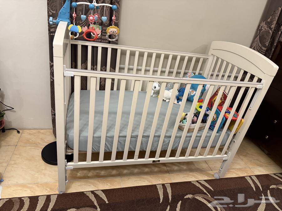 سرير خشبي مع مرتبة64535652806787110