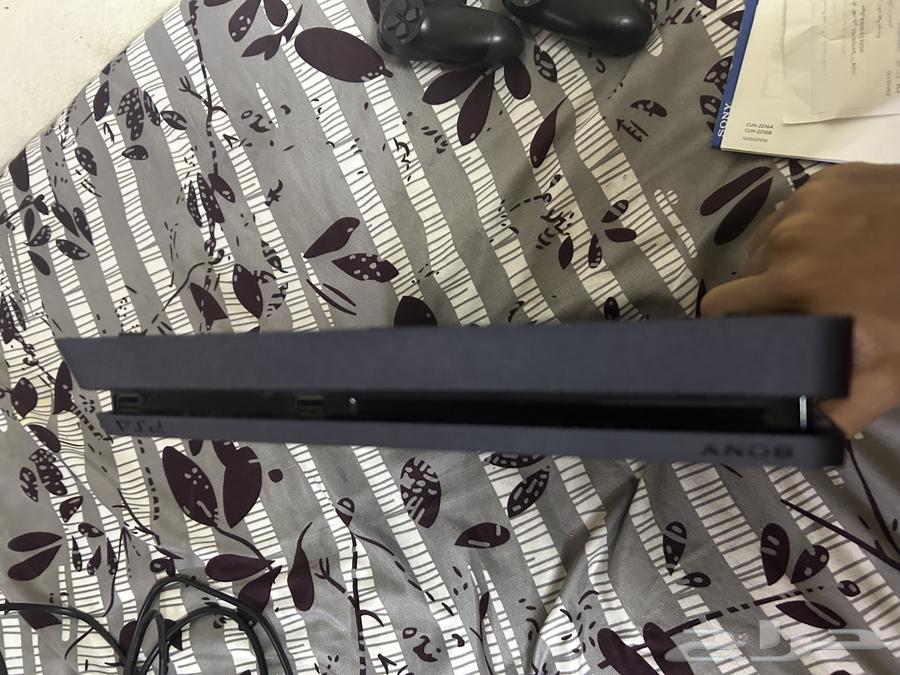 Sony 4, used for 2 months, located near the airport, price 700, I won't lower the price with Al-Samal64542927033602112