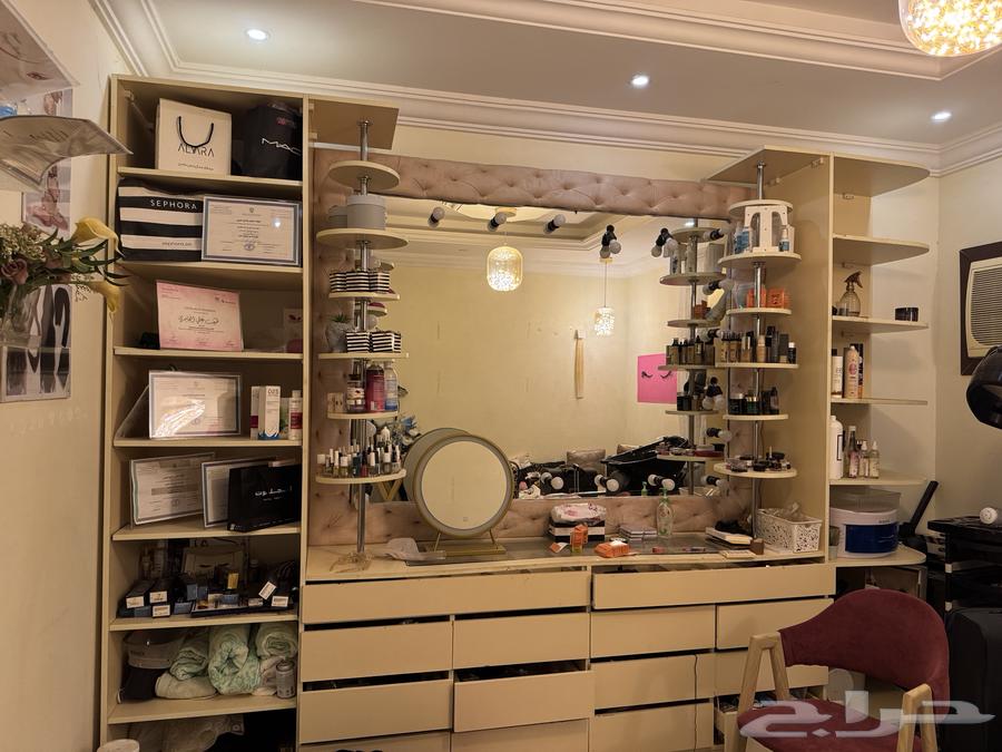 تسريحة مكياج مع اظائات جديدة وكبيرة ب 2000 قابل لتنازل64542557887618114