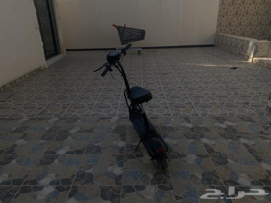 سكوتر للبيع استعمال اقل من شهر  فيه مشكله بصيطه عفط حفيف64539529022978111